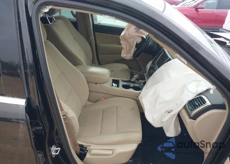 2017 Jeep Grand Cherokee Laredo 4X4 z USA, uszkodzony, nr VIN 1C4RJFAG6HC843553